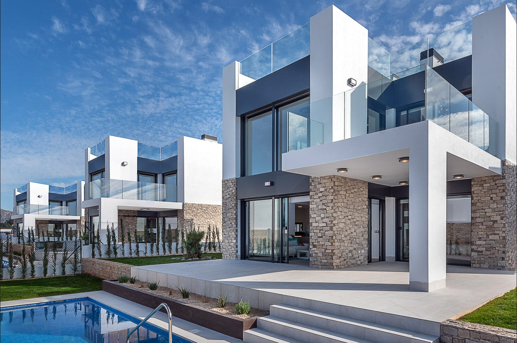 Exquisite Villa mit privatem Pool und Dachterrasse mit Meerblick